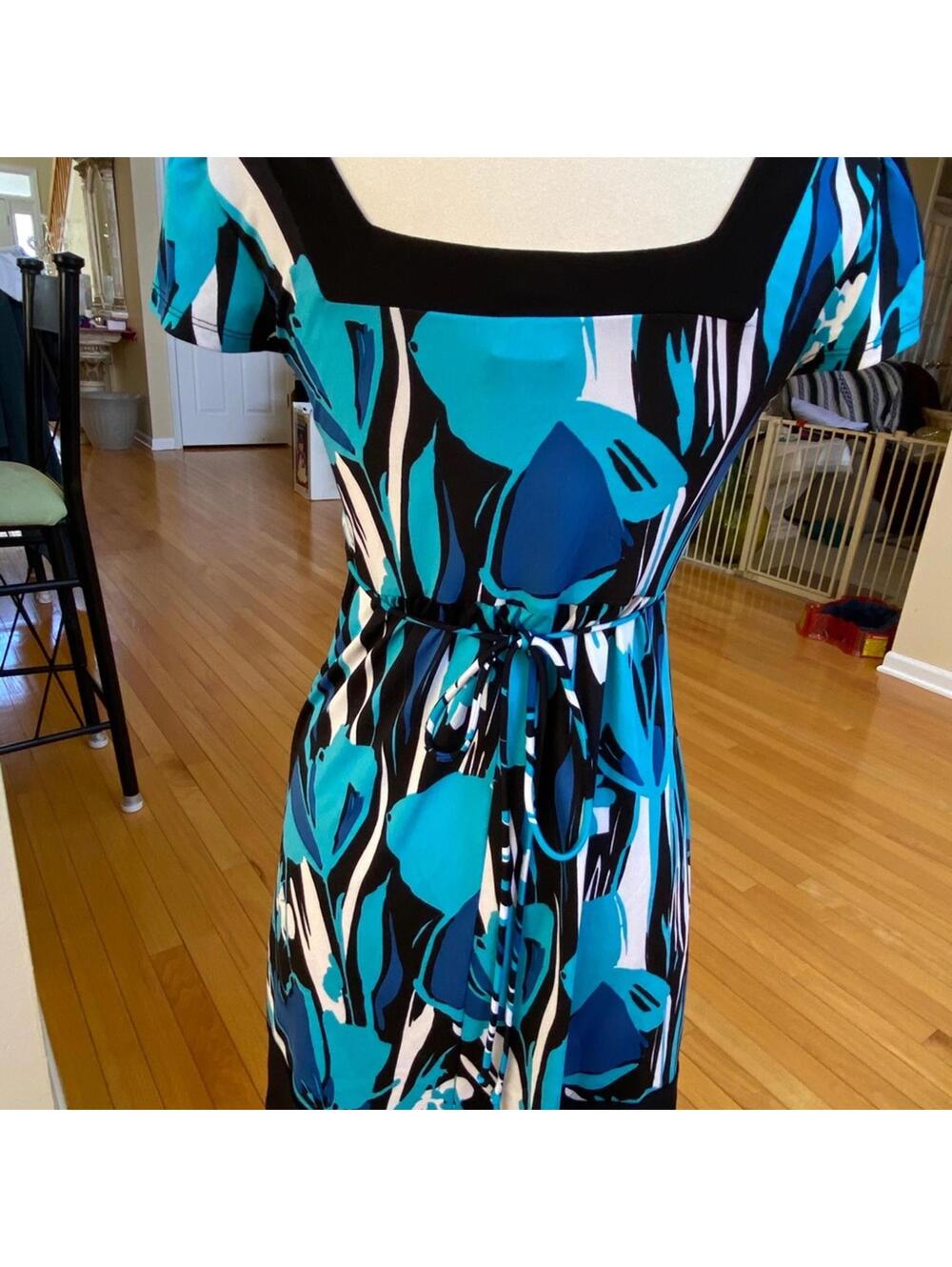 Wrapper Medium Floral Print Dress Square Neckline Women’s M